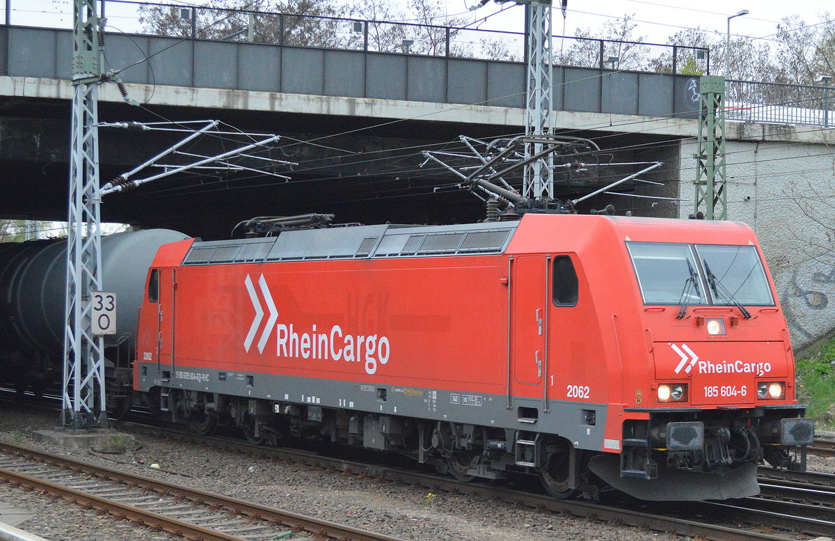 RHC mit 185 604-8 und Kesselwagenzug (leer) Richtung Stendell am 21.04.17 Berlin-Springpfuhl.