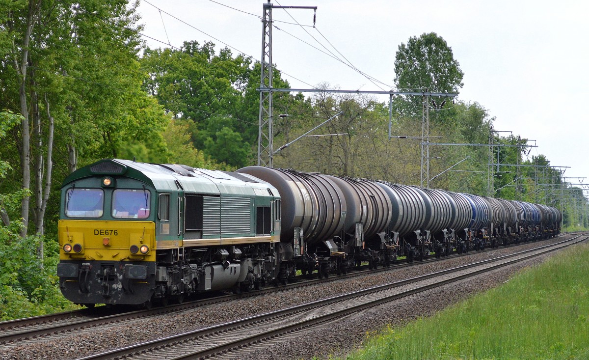 RHC mit DE676 (266 004-1) und Leerzug Kesselwagen am 21.05.15 Richtung Stendell (Schwedt) in Röntgental b. Berlin.