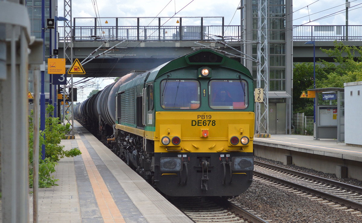 RHC mit der PB19/DE678 (266 023-6) und Kesselwagenzug am 07.071.6 Berlin-Hohenschönhausen.