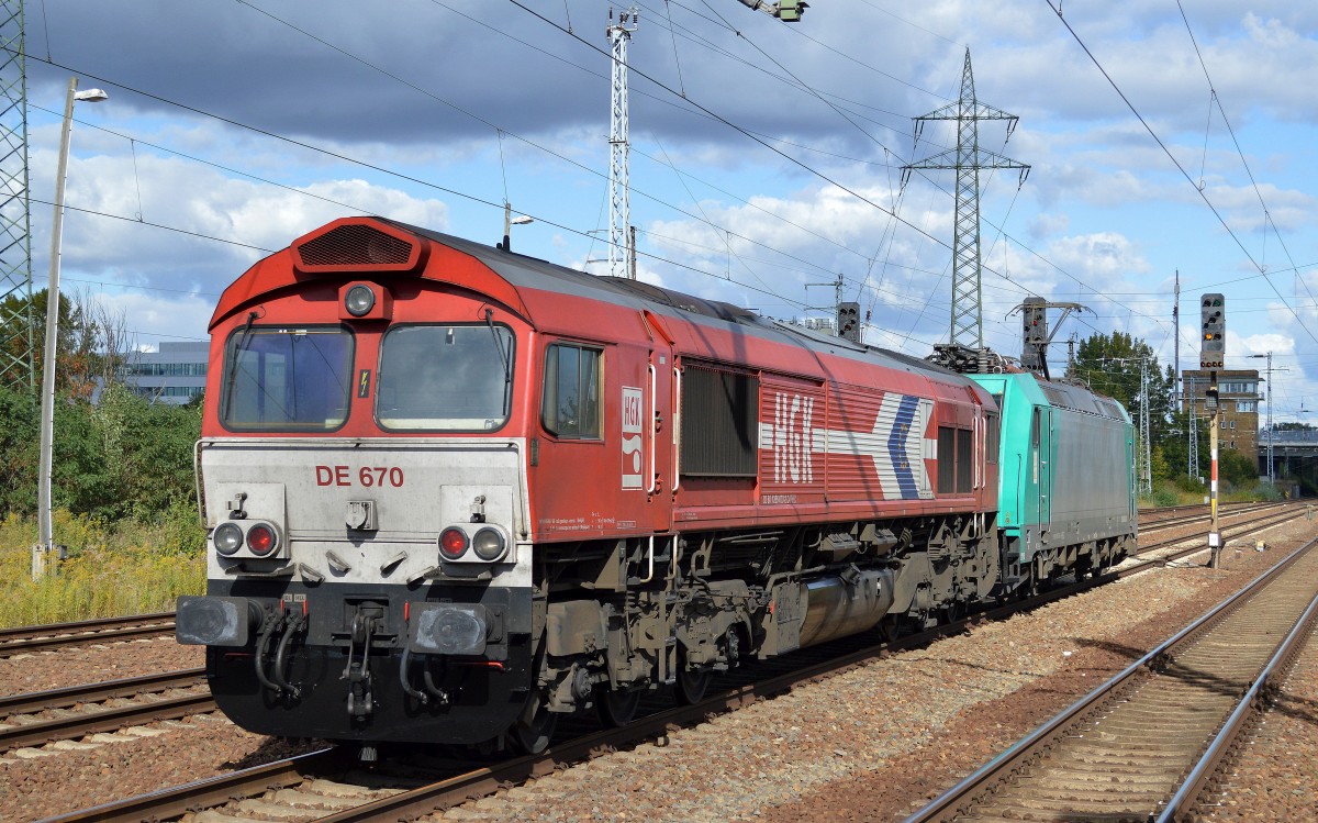 RHC/HGK Lokzug mit 185 575-8 und DE 670 (266 070-2) am Haken am 27.09.15 Bhf. Flughafen Berlin-Schönefeld.