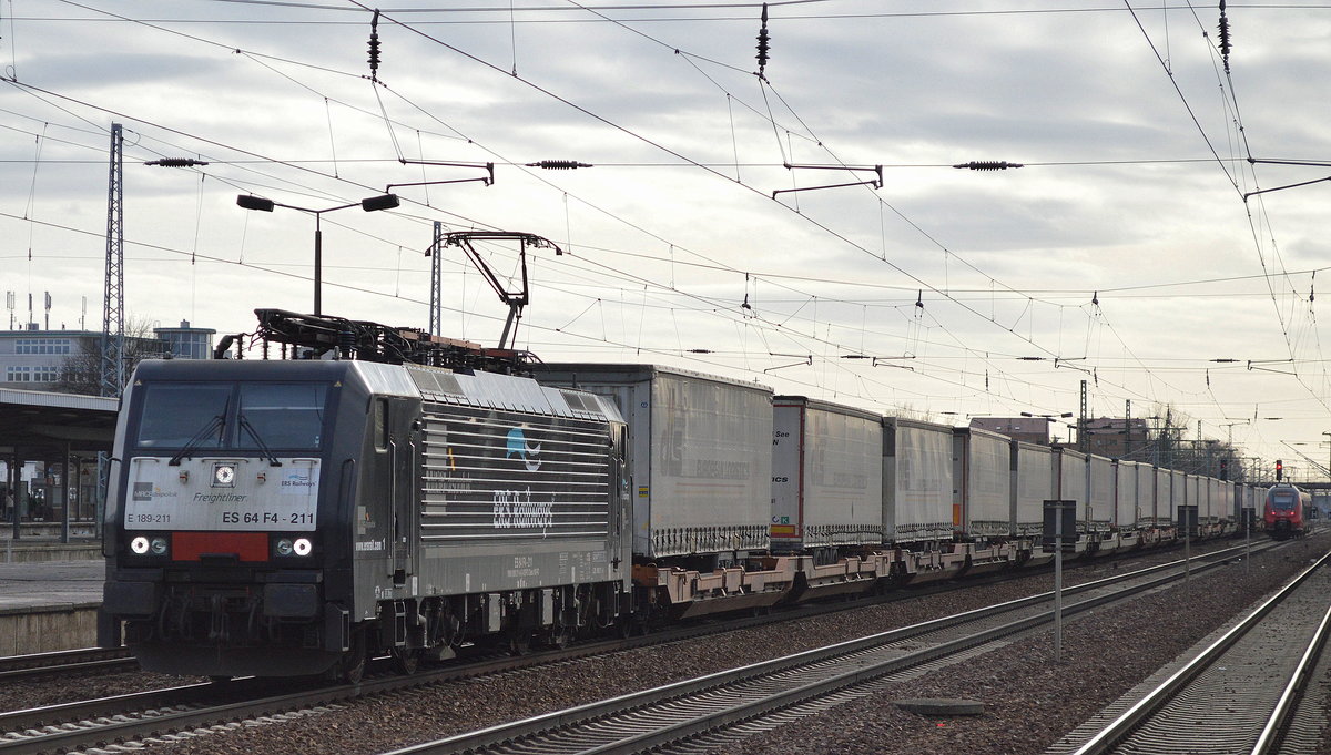 RTB CARGO GmbH mit MRCE Dispo E 189-211 und KLV-Zug am 16.03.17 Bf. Flughafen Berlin-Schönefeld.