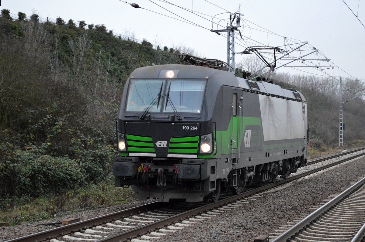 RTB Cargo mit der ELL Lok 193 264 [NVR-Number: 91 80 6193 264-9 D-ELOC, Siemens Bj.2016] am 23.12.16 Berlin-Hohenschönhausen.
