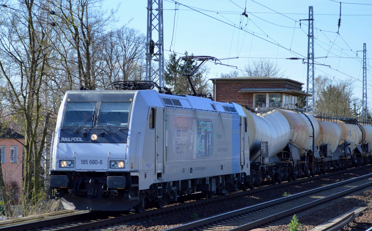 RTB mit Railpool Lok 185 680-6 (91 80 6185 680-6 D-Rpool) und Kesselwagenzug Richtung Schwedt am 14.04.15 Berlin-Karow.