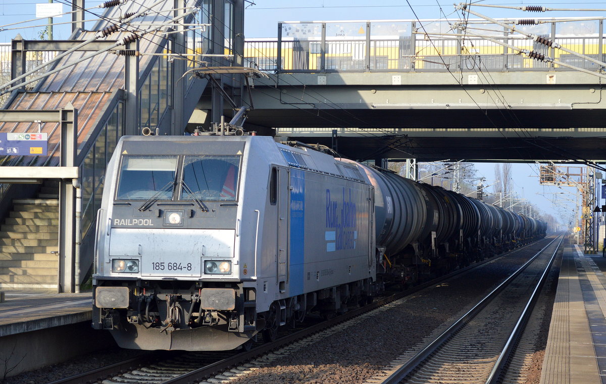 RTBC mit der Railpool-Lok 185 684-8 und einem Kesselwagenzug (Dieselkraftstoff) am 30.11.17 Bf. Berlin-Hohenschönhausen.