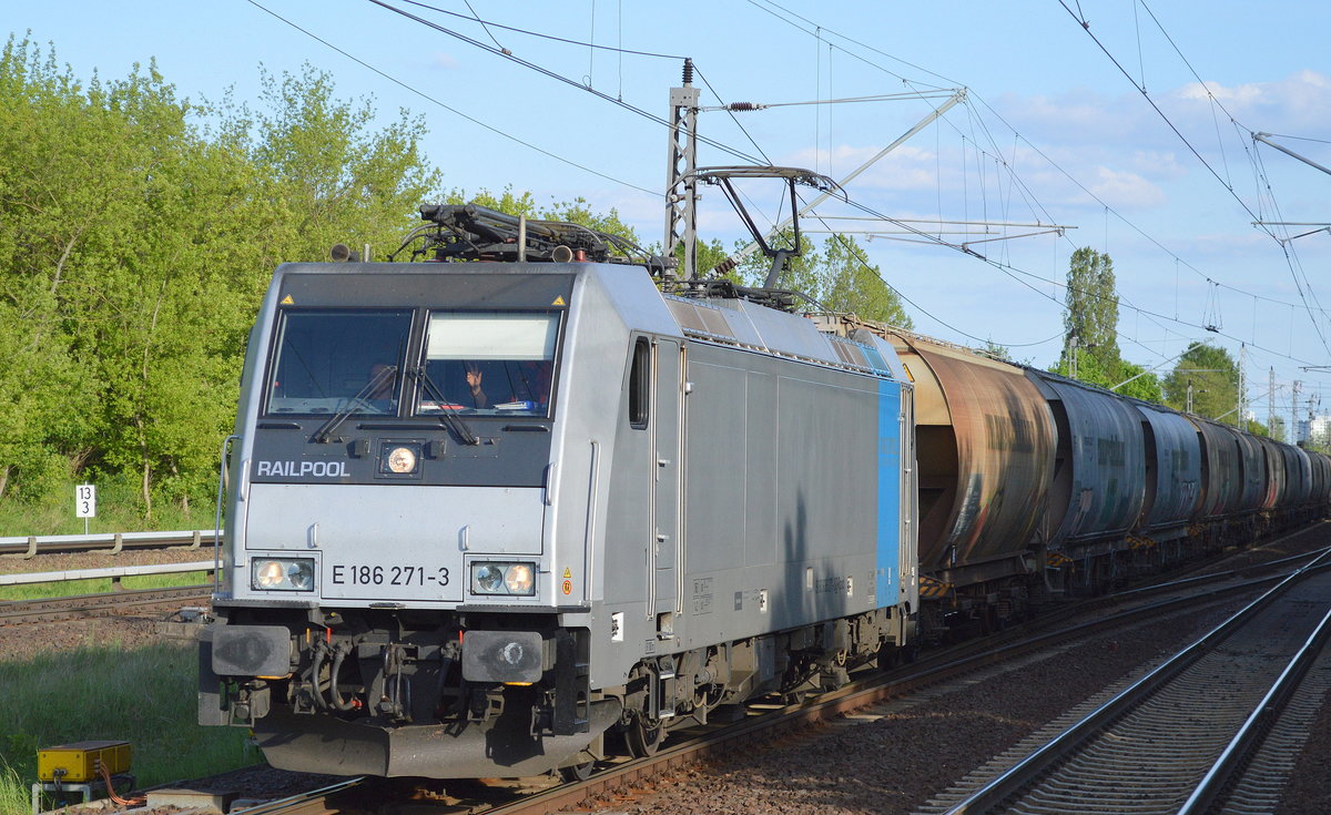 RTBC mit der Railpool-Lok E 186 271-3 und einem Getreidezug am 15.05.17 Berlin-Hohenschönhausen.