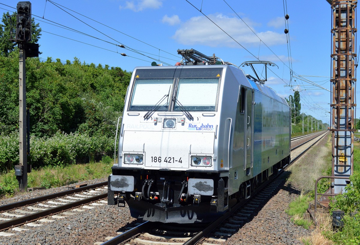 RTBC mit Railpool Mietlok 186 421-4 am 15.06.15 Durchfahrt Bhf. Berlin-Hohenschönhausen.