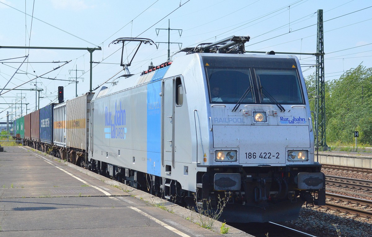 RTBC mit Railpoollok 186 422-2 und Containerzug am 04.08.15 Bhf. Flughafen Berlin-Schönefeld.