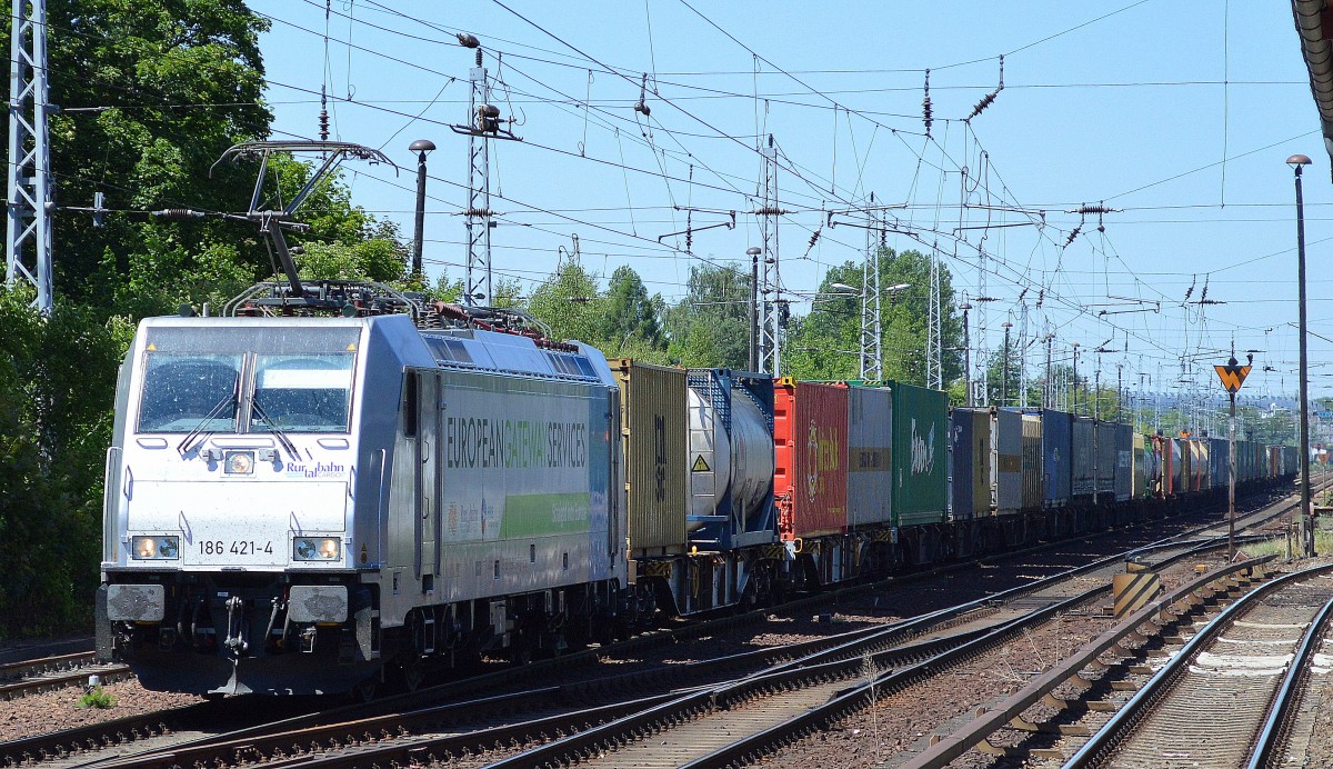 RTBC mit Railpoolmietlok 186 421-4 mit Containerzug am 02.07.15 Berlin Hirschgarten.