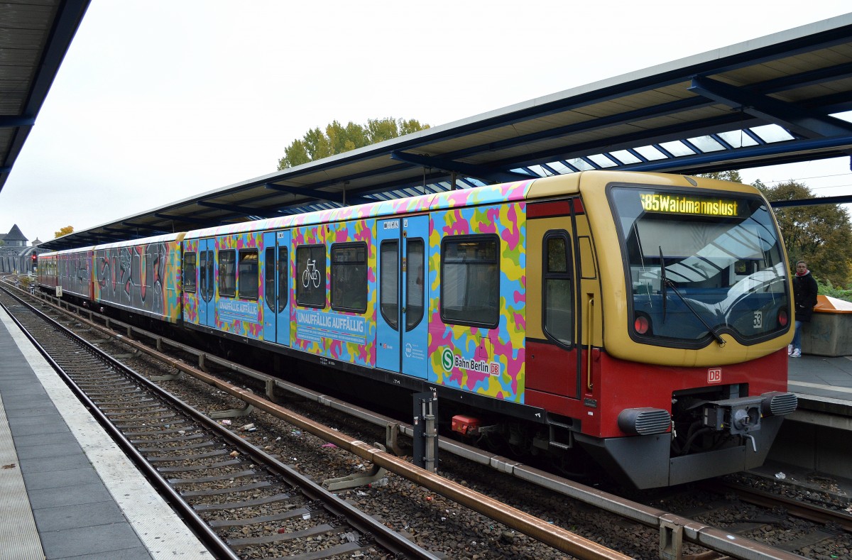 S-Bahn Viertelzug 481 019-8 mit Eigenwerbung für Werbung an Berliner S-Bahnen am 19.10.15 S-Bhf.Berlin-Treptow.