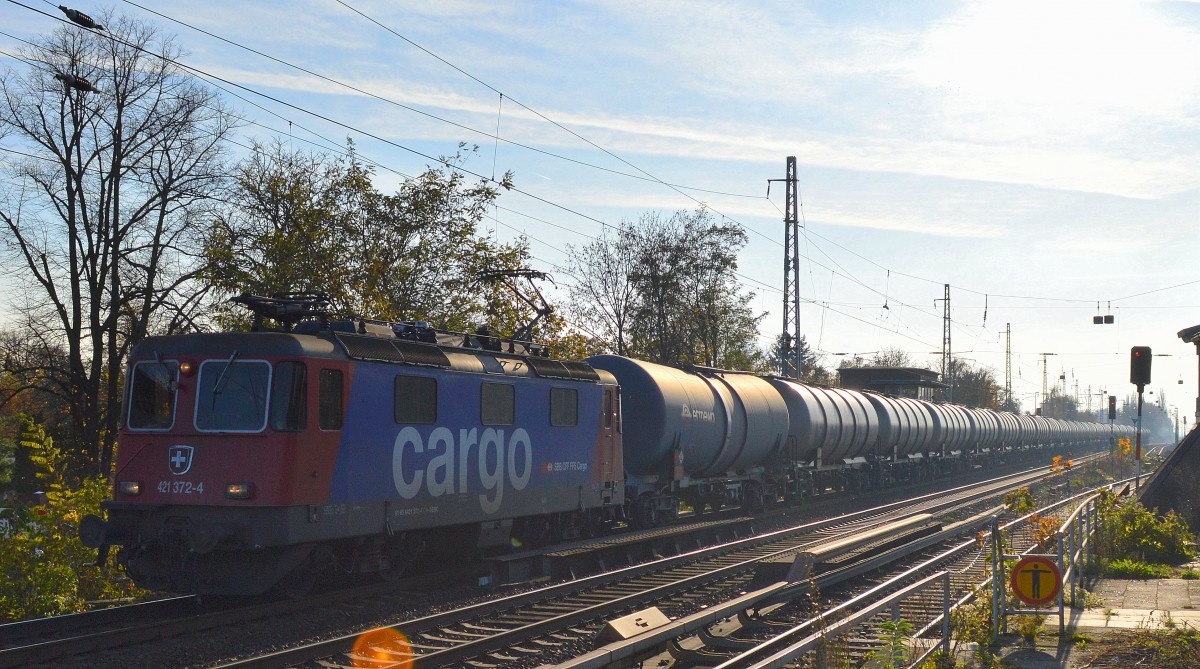SBB Cargo Mietlok Re 421 372-4 mit Kesselwagenzug Richtung Schwedt am 07.11.14 Berlin-Karow.