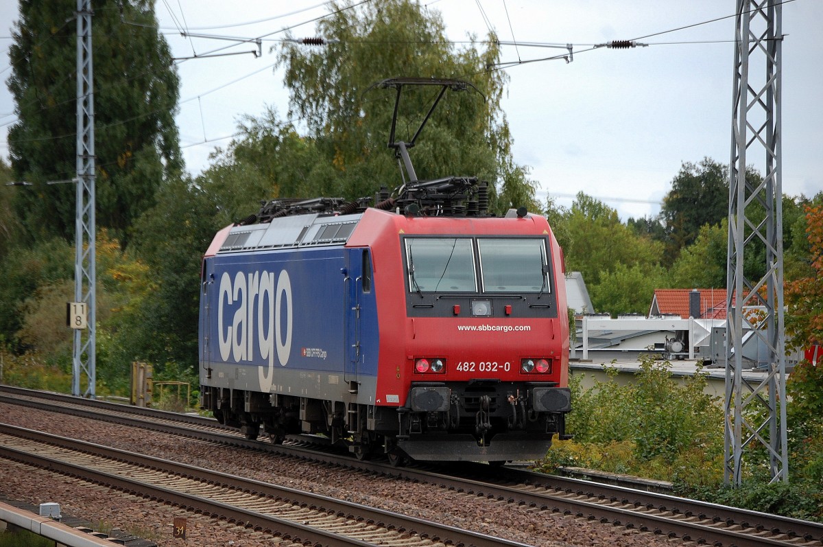 SBB Cargo Mietlok Re 482 032-0 vermietet an HSL Richtung Bernau, 25.09.13 Berlin-Karow.