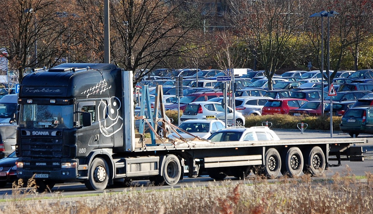 SCANIA 164L/480 Sattelzug am 26.11.13 Berlin-Marzahn.