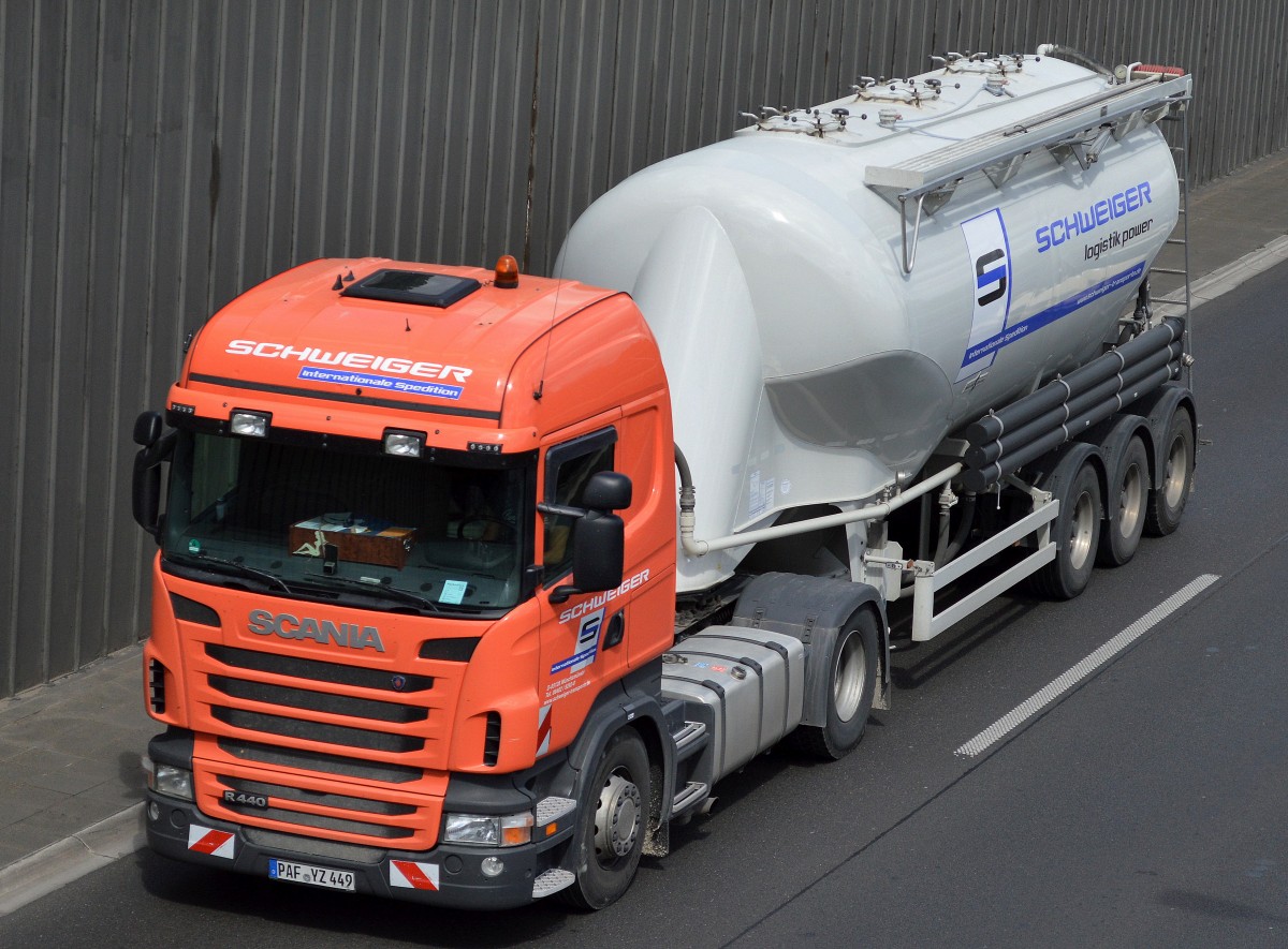 SCANIA R 440 der Sped. SCHWEIGER mit Siloauflieger am 07.05.15 Berlinerv Stadtautobahn Höhe Knobelsdorffstr.