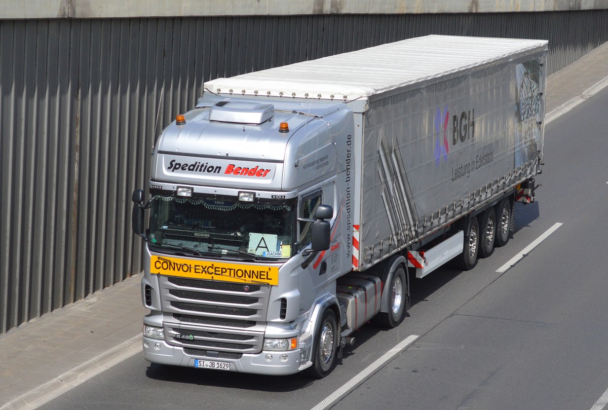 SCANIA R 480 Sattelzug der Sped. BENDER am 07.05.15 Berliner Stadtautobahn Höhe Kaiserdamm.