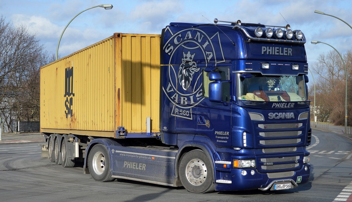 SCANIA R560 Containersattelzug der Fa. PHIELER TRANSPORTE am 29.01.15 Einfahrt Berlin Westhafen. 