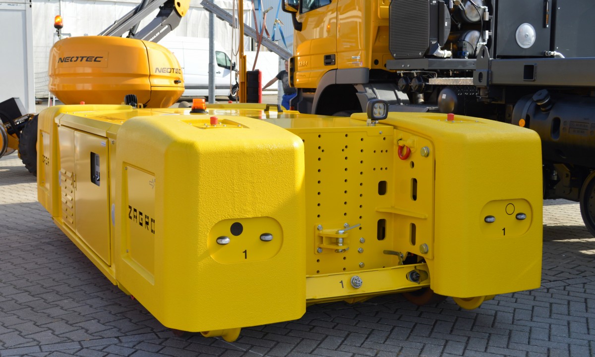 Schienen-Rangierer der Fa. ZAGRO, der E-MAXI XL auf der Inno Trans  Berlin am 28.09.14 