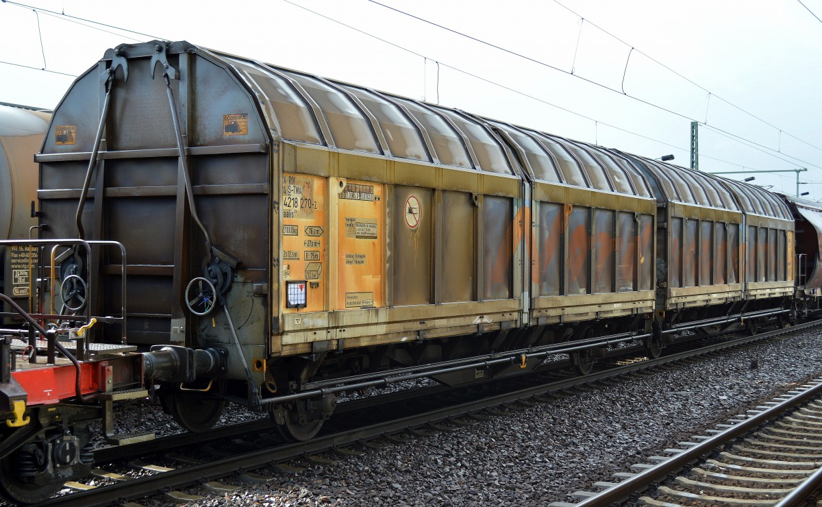 Schwedische Schiebewandwagen-Einheit vom Wageneinsteller TRABNSWAGGON AB Helsingborg mit der Nr. 24 RIV 74 S-TWA 4218 270-2 Laaiis 004 Ladegut: St�ckg�ter Heimatbahnhof: Helsingborg Gbf. am 19.03.14 Bhf. Flughafen Berlin-Sch�nefeld. 