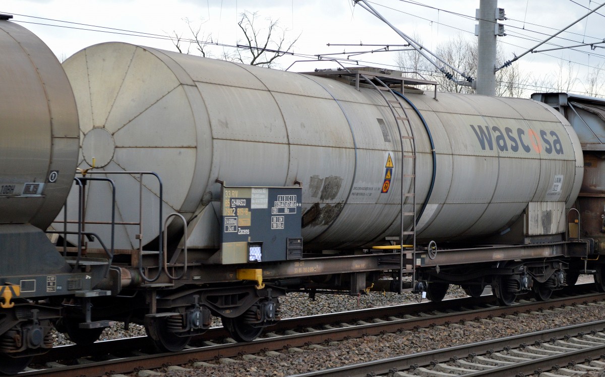 Schweizer Kesselwagen vom Einsteller WASCOSA mit der Nr. 33 RIV 85 CH-WASCO 7932 915-6 Zacens am 02.03.15 Berlin-Blankenburg.