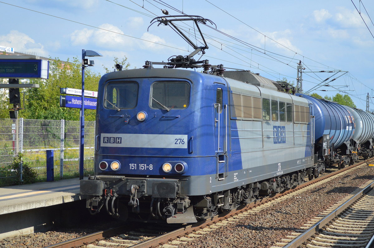 Seit längerem mal eine RBH 151ér an Stelle einer 143ér Doppeltraktion, RBH 276/151 151-8 mit Kesselwagenzug (leer)Richtung Stendell am 13.08.16 Bf. Berlin-Hohenschönhausen.