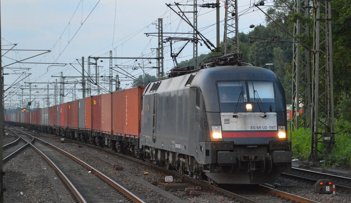 SETG mit dem MRCE Taurus ES 64 U2-097/182 597-5 und Containerzug am 20.06.17 Bf. Hamburg-Harburg.