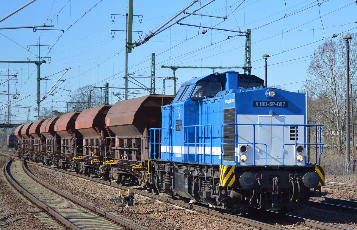 SLG V 100-SP-007 (203 409-8) mit Schotterzug am 27.03.17 Bf. Flughafen Berlin-Schönefeld.