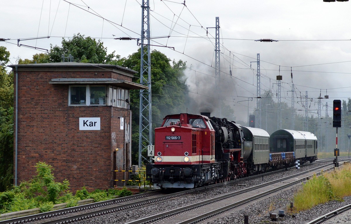 Sonderzug mit PRESS 112 565-7 (92 80 1202 565-8 D-PRESS, LEW Bj.1973) mit der Damplok 52 8079-7 Dampf-Plus GmbH und einigen DR Museumswagen Richtung Bernau am 13.06.14 Berlin-Karow.