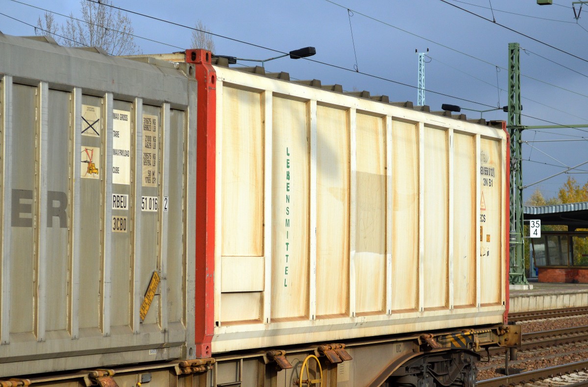Spezialcontainer zum Transport von Lebensmitteln am 10.11.14 Bhf. Flughafen Berlin-Schönefeld.