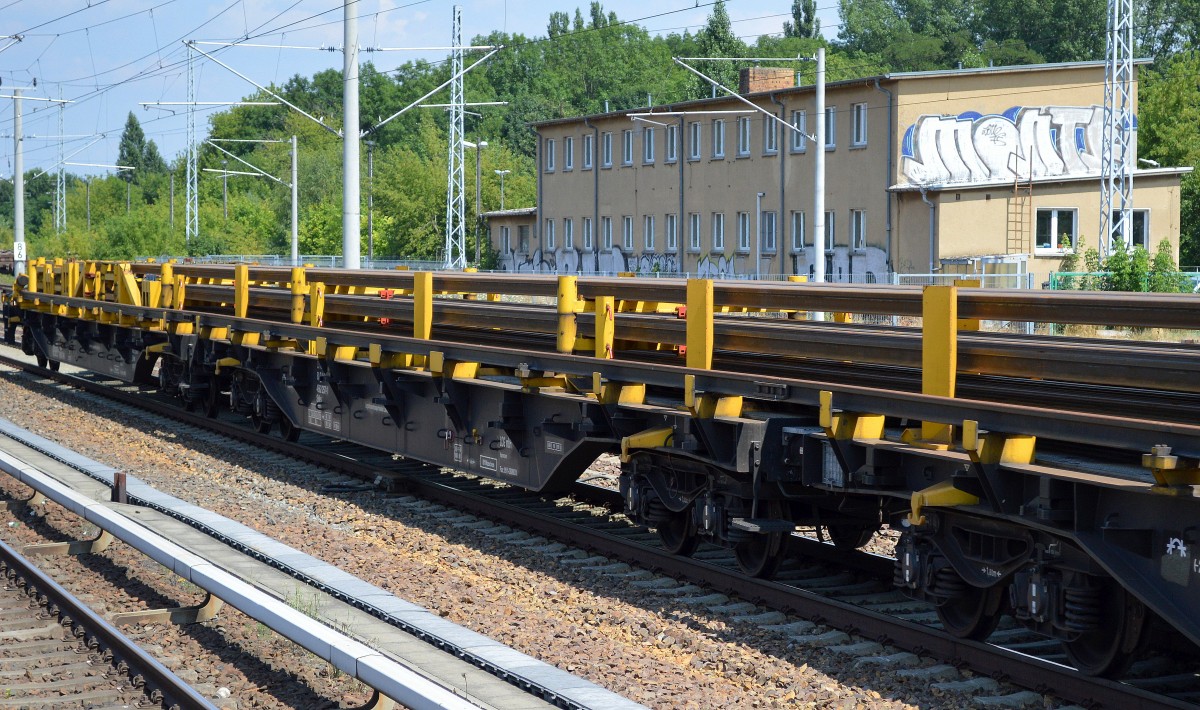Spezialg�terwagen, Drehgestell-Flachwagen f�r Langschienen-Transporte der Fa. LOG mbH aus Hannover mit der Nr. 33 RIV 80 D-LOG 4662 257-7 Skks Bf. Maschen am 18.07.14 Berlin-Blankenburg.
