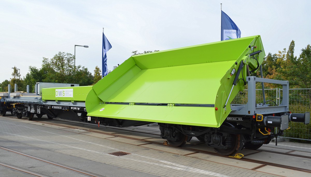 Spezialwagen ( Typ Sgs) der Fa OWS - Oberpfälzische Service GmbH für die SGL mit Heinmatbahnhof Weiden i.d. Oberpfalz auf der Inno Trans Berlin, 24.09.14