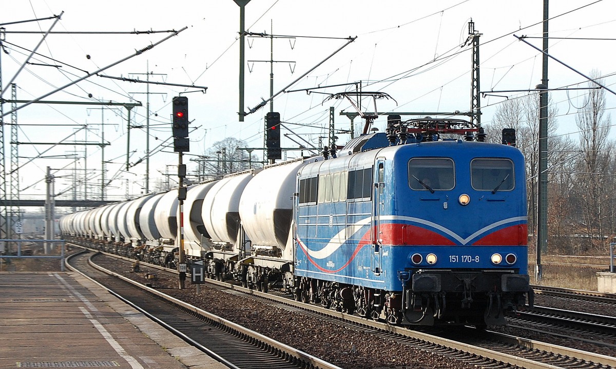 SRI Mietlok 151 170-8 für die EGP unterwegs mit Zementstaubzug Richtung Berlin Greifswalder Str. am 17.12.13 Bhf. Flughafen Berlin-Schönefeld. 