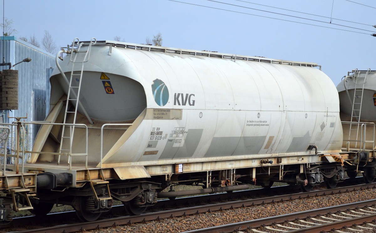 Staubgutwagen vom Einsteller GATX Rail Germany mit der Nr. 33 RIV 80 D-GATXD 931 9 029-0 Uacs Bf. Altenburg Ladegut: Staubgut am 31.01.14 M�hlenbeck/M�nchm�hle b.Berlin.