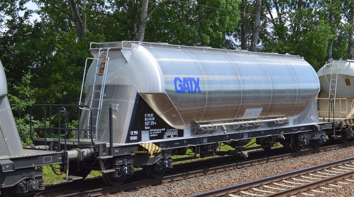 Staubgutwagen f�r Zement vom Einsteller GATX in Deutschland mit der 37 TEN-RIV 80 D-GATXD 9327 270-6 Uacns am 12.06.14 M�hlenbeck/M�nchm�hle b.Berlin.