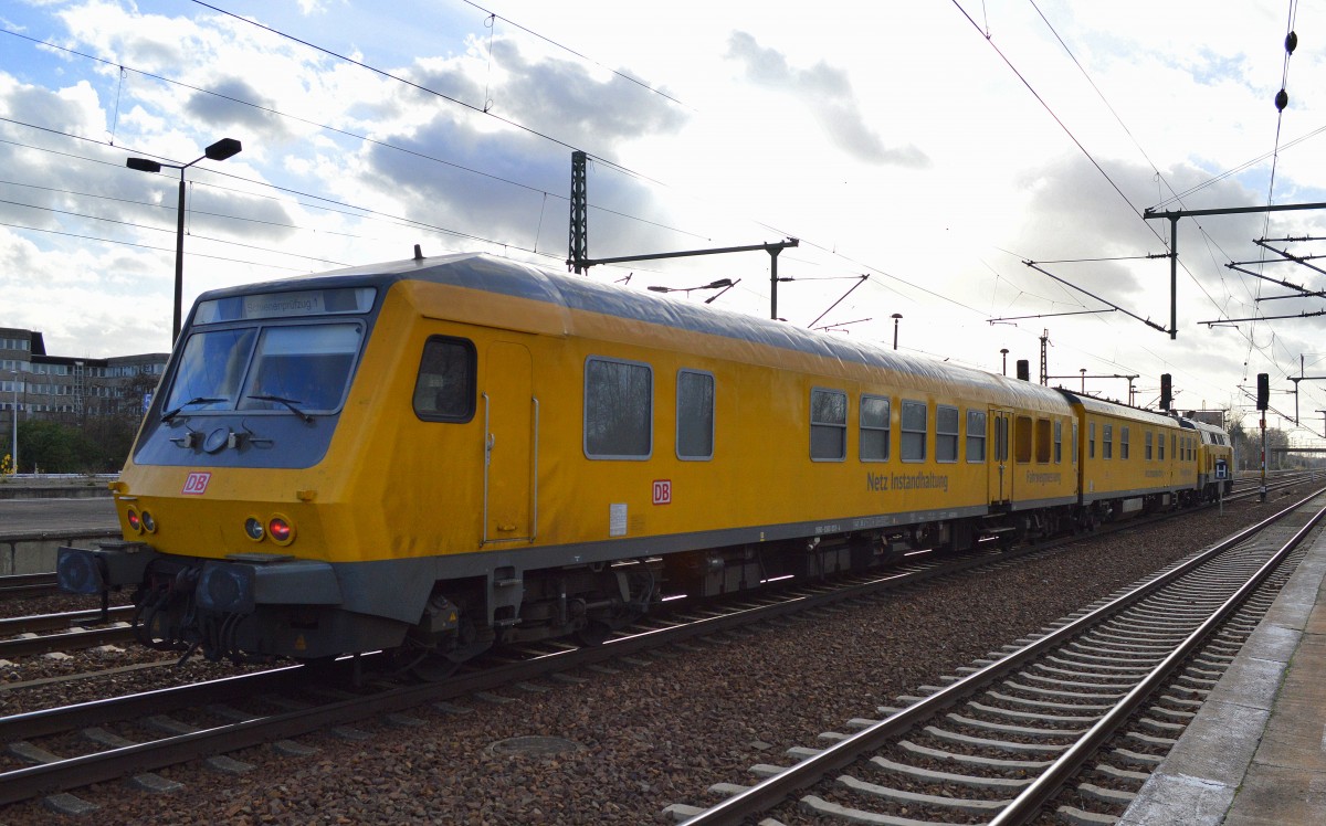 Steuerwagen der DB Netz Instandhaltung zur Fahwegmessung mit der Nr.9980-9360 003-4 am 19.11.15 Bhf. Flughafen Berlin-Schönefeld.