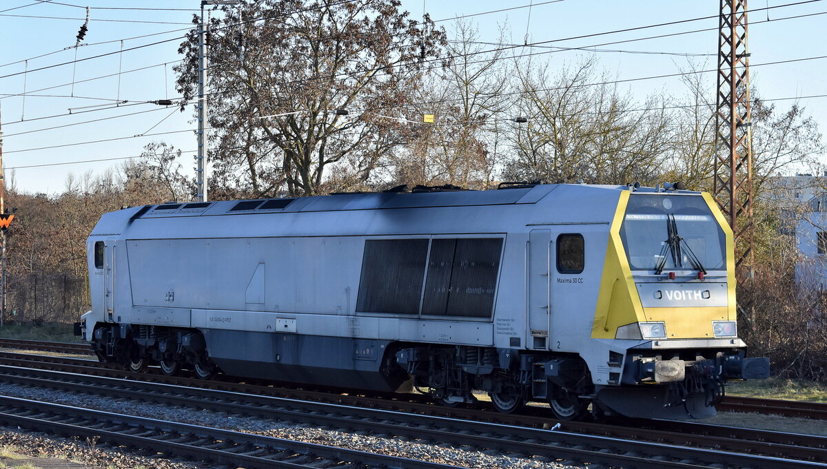 STRABAG Rail GmbH, Lauda Königshofen [D] mit ihrer Voih Maxima 30 CC  [NVR:  92 80 1 263 004-4 D-VTLT ], diese wurde Höhe Bahnhof Frankfurt (Oder) aufgetankt u. stand in Bereitschaft um in der Nähe einen firmeneigne Stopfmaschine abzuholen, 19.03.25 