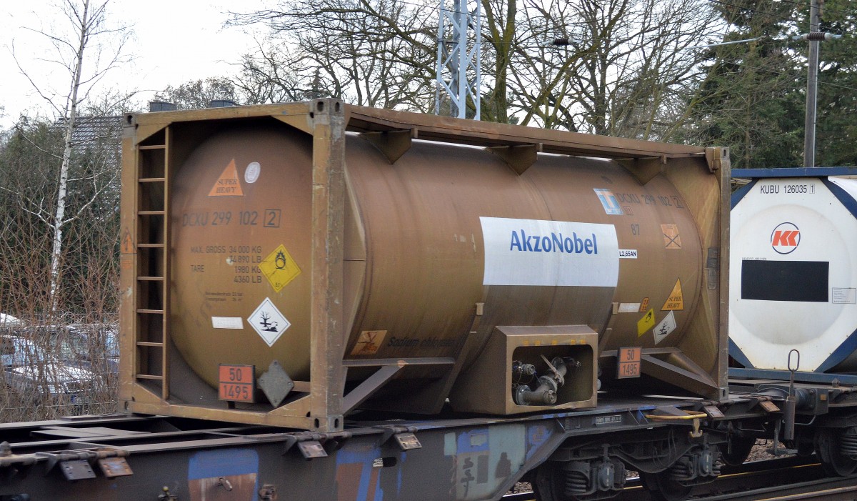 Tankcontainer der Fa. AkzoNobel UN-Nr. 50/1495 = Natriumchlorat am 26.01.16 Berlin-Hirschgarten.