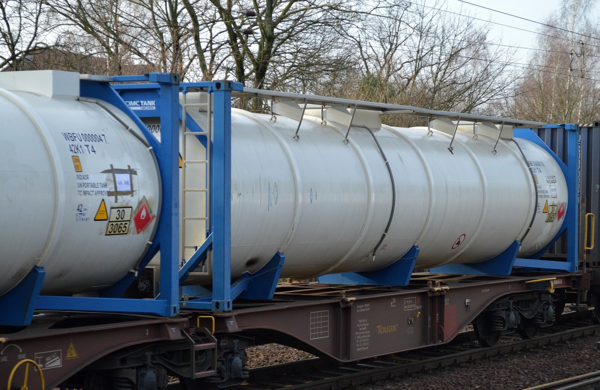 Tankcontainer Fa? mit UN-Nr. 30/3065 = Alkoholische Getränke mit mehr als 24 Vol.-%, höchstens 70 Vol-% Alkohol als Transportgut am 26.01.16 Berlin-Hirschgarten.