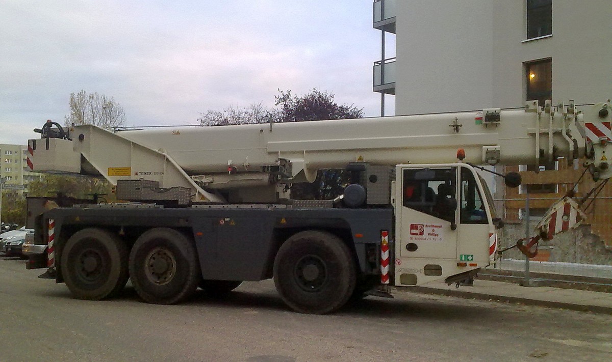 TEREX DEMAG AC50-1 der Fa. Breithaupt & Philipp am 12.11.13 Berlin-Pankow.