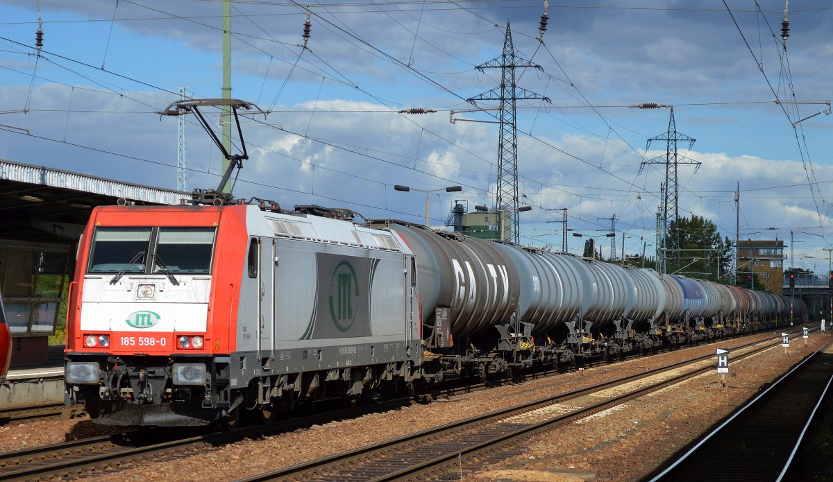 TL 185 598-0 mit Kesselwagenzug am 26.09.15 Durchfahrt Bhf. Flughafen Berlin-Schönefeld.