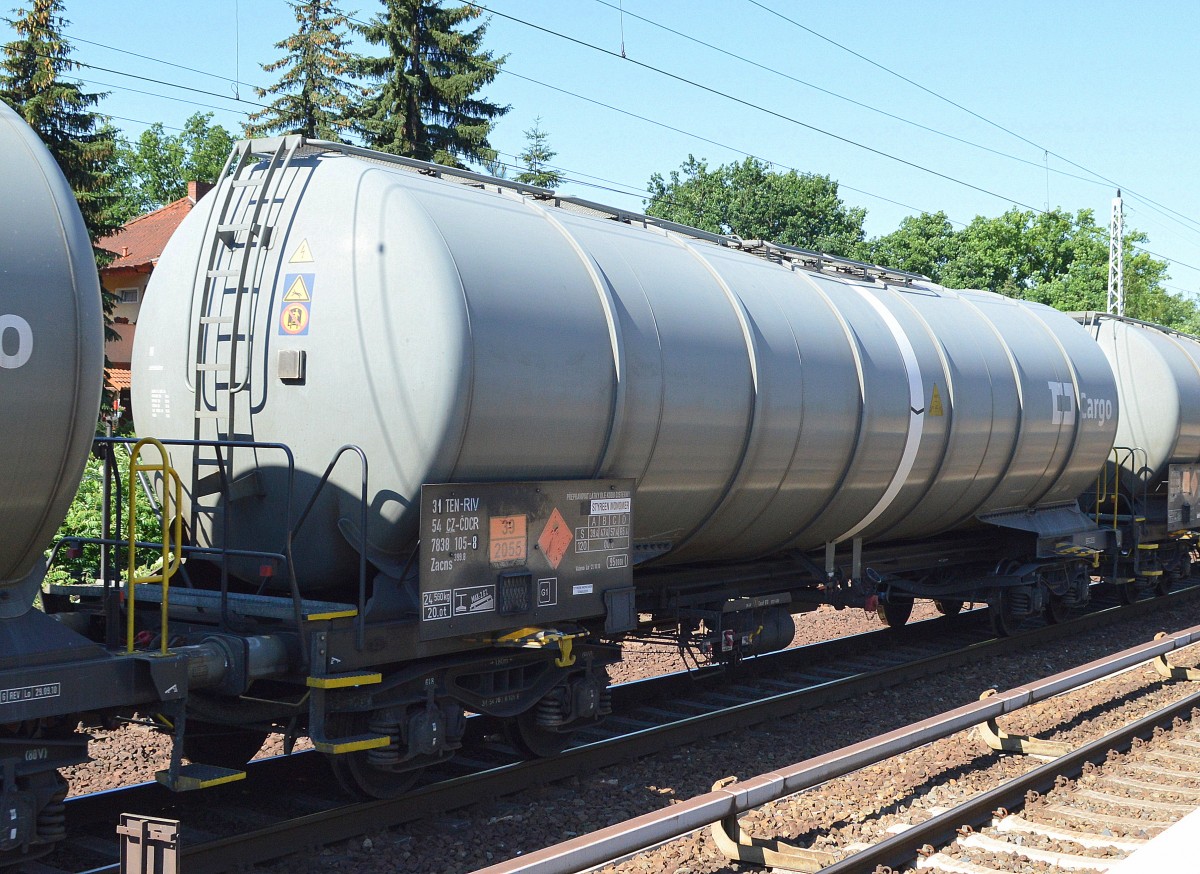 Tschechischer Kesselwagen von CD Cargo mit der Nr. 31 TEN-RIV 54 CZ-CDCR 7838 105-8 Zacns 399.8 (UN-Nr. 39/2055 = Styrol) am 02.07.15 Berlin Hirschgarten.