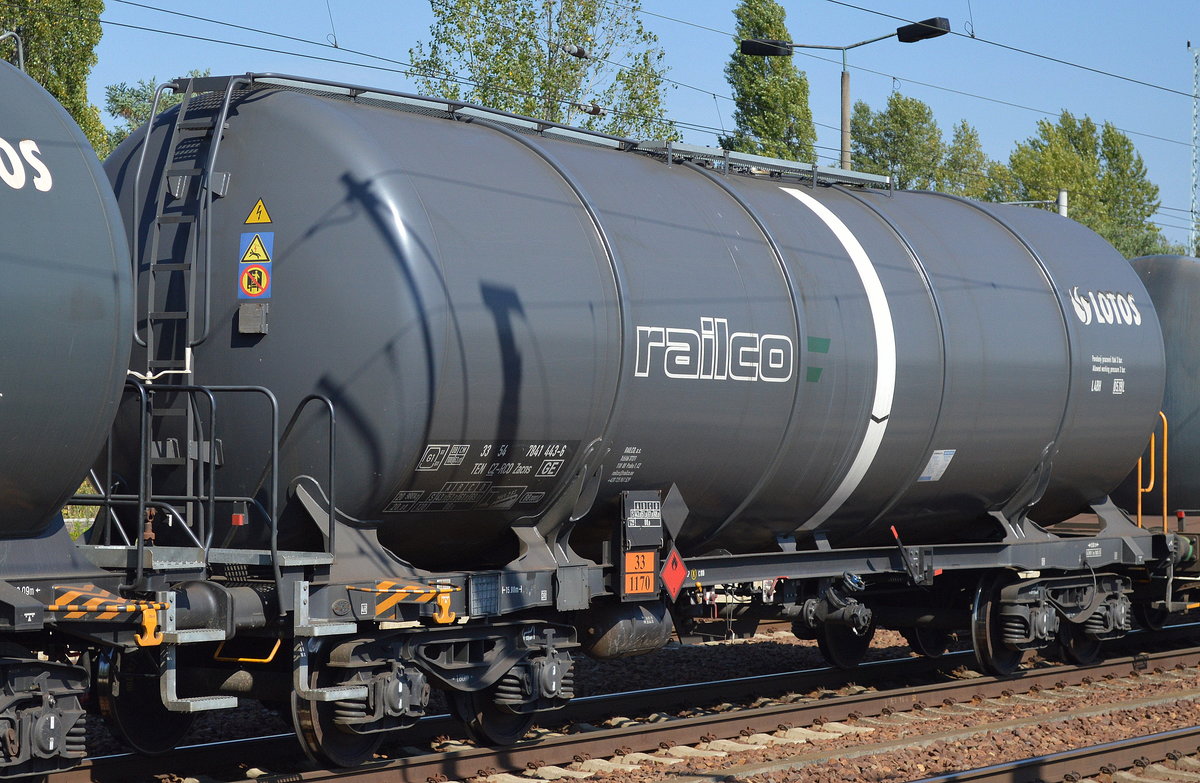Tschechischer Kesselwagen vom Einsteller RAILCO a.s. angemietet von der polnischen Fa. LOTOS mit der Nr. 33 TEN 54 CZ-RCO 7841 443-6 Zacns (UN-Nr.33/1170 = Ethanol)am 08.09.16 Bf. Flughafen Berlin-Schönefeld.