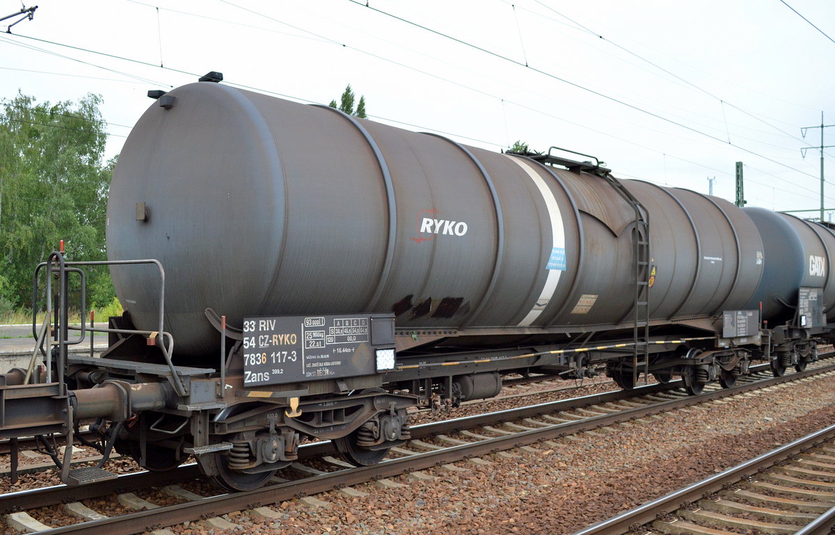 Tschechischer Kesselwagen der Fa. RYKO mit der Nr. 33 RIV 54 CZ-RYKO 7836 117-3  Zans 399.2 am 11.07.16 Bf. Flughafen Berlin-Schönefeld.