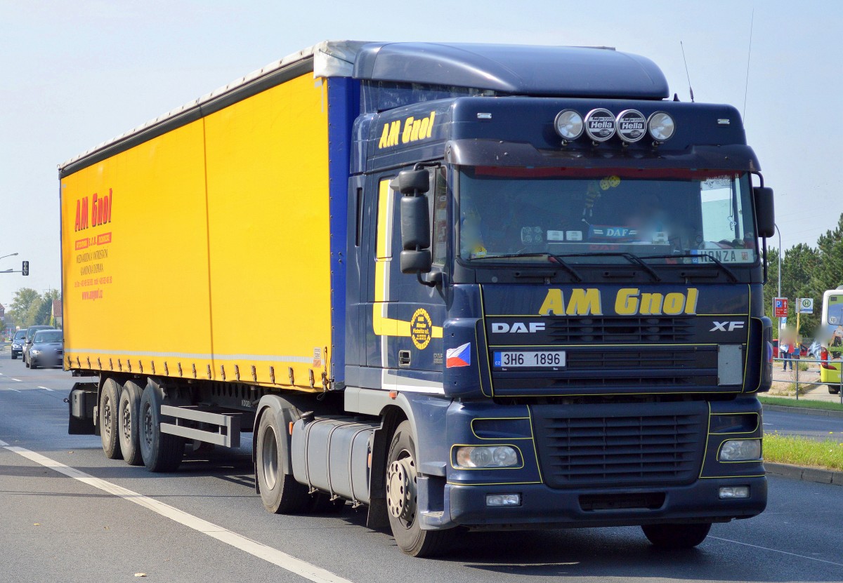 Tschechischer Sattelzug der Fa. AM Gnol mit DAF XF 95.430 Zugmaschine am 16.09.14 Bhf. Flughafen Berlin-Schönefeld.