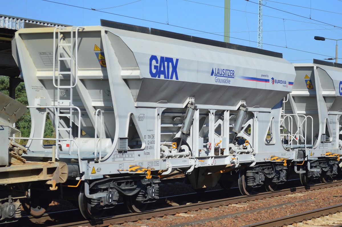 Tschechischer Schüttgutwagen vom Einsteller GATX Germany für HHPI im Einsatz mit der Aufschrift EUROVIA/LAUSITZER Grauwacke mit der Nr. 83 TEN(CW) 54 CZ-GATXD 69 85 418-5 Fa ccns am 10.10.15 Bhf. Flughafen Berlin-Schönefeld. 
