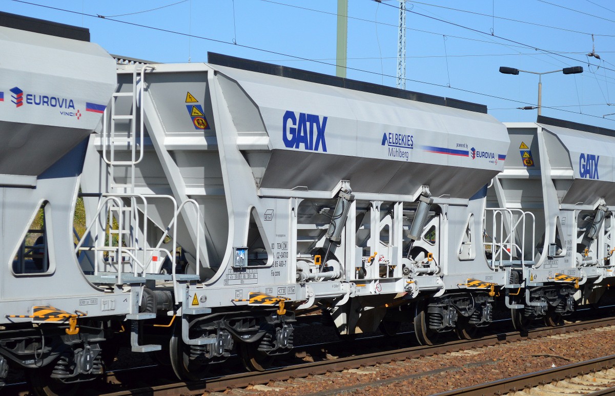 Tschechischer Schüttgutwagen vom Einsteller GATX Germany für HHPI im Einsatz mit der Aufschrift EUROVIA/ELBEKIES Mühlberg mit der Nr. 83 TEN(CW) 54 CZ-GATXD 69 85 460-7 Fa ccns am 10.10.15 Bhf. Flughafen Berlin-Schönefeld. 