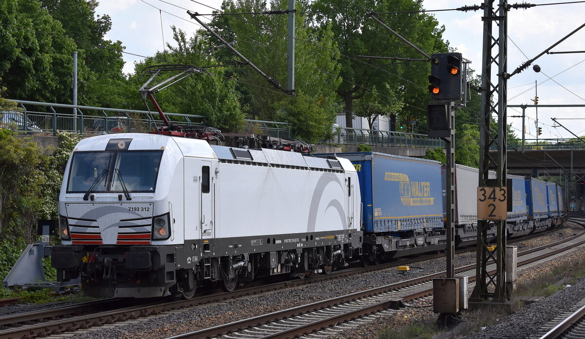 TX Logistik AG, Bad Honnef [D] mit ihrer  7193 312  [NVR-Nummer: 91 80 7193 312-4 D-TXL] und einem KLV-Zug am 20.05.25 Höhe Bahnhof Hamburg-Harburg.