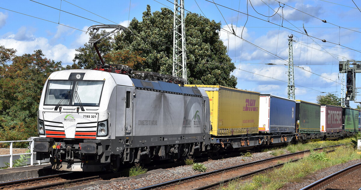 TX Logistik AG, Bad Honnef [D] mit ihrer Vectron  7193 321  [NVR-Nummer: 91 80 7193 321-5 D-TXL] und einem KLV-Zug Richtung Verona am 15.09.25 Höhe Bahnhof Magdeburg-Neustadt.