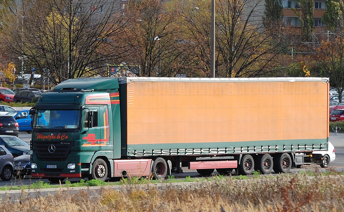 Typischer MB ACTROS 1841 Sattelzug am 29.10.13 Berlin-Marzahn.
