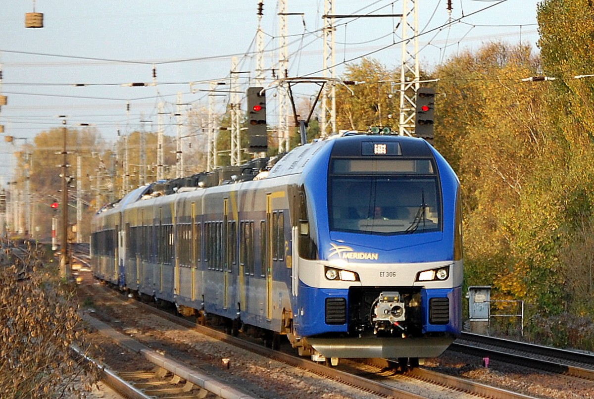 �berraschung am 22.10.13 in Berlin-Karow, eine Testfahrt mit zwei fabrikneuen sechsteiligen Stadler FLIRT-Triebz�gen  MERIDIAN , ET 306 + ET 308 f�r die bayerische Regionalbahnges. BOB, bisher fehlt noch die Zulassung damit sie offiziell in Betrieb gehen k�nnen. 