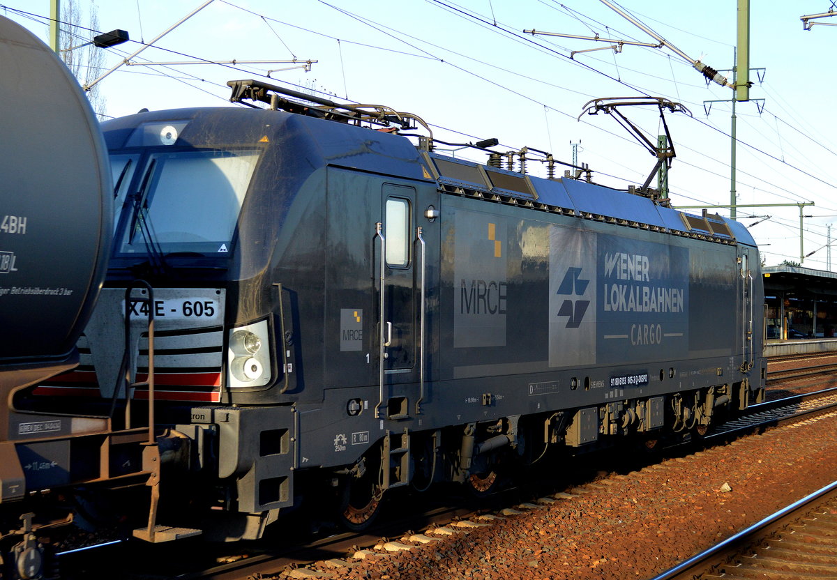 Überraschung am Nachmittag, die Wiener Lokalbahnen Cargo GmbH mit der MRCE Vectron X4 E - 605 [NVR-Number: 91 80 6193 605-3 D-DISPO, Siemens Bj.2015] und einem leeren Kesselwagenzug Richtung Stendell am 06.11.17 BF. Flughafen Berlin-Schönefeld.