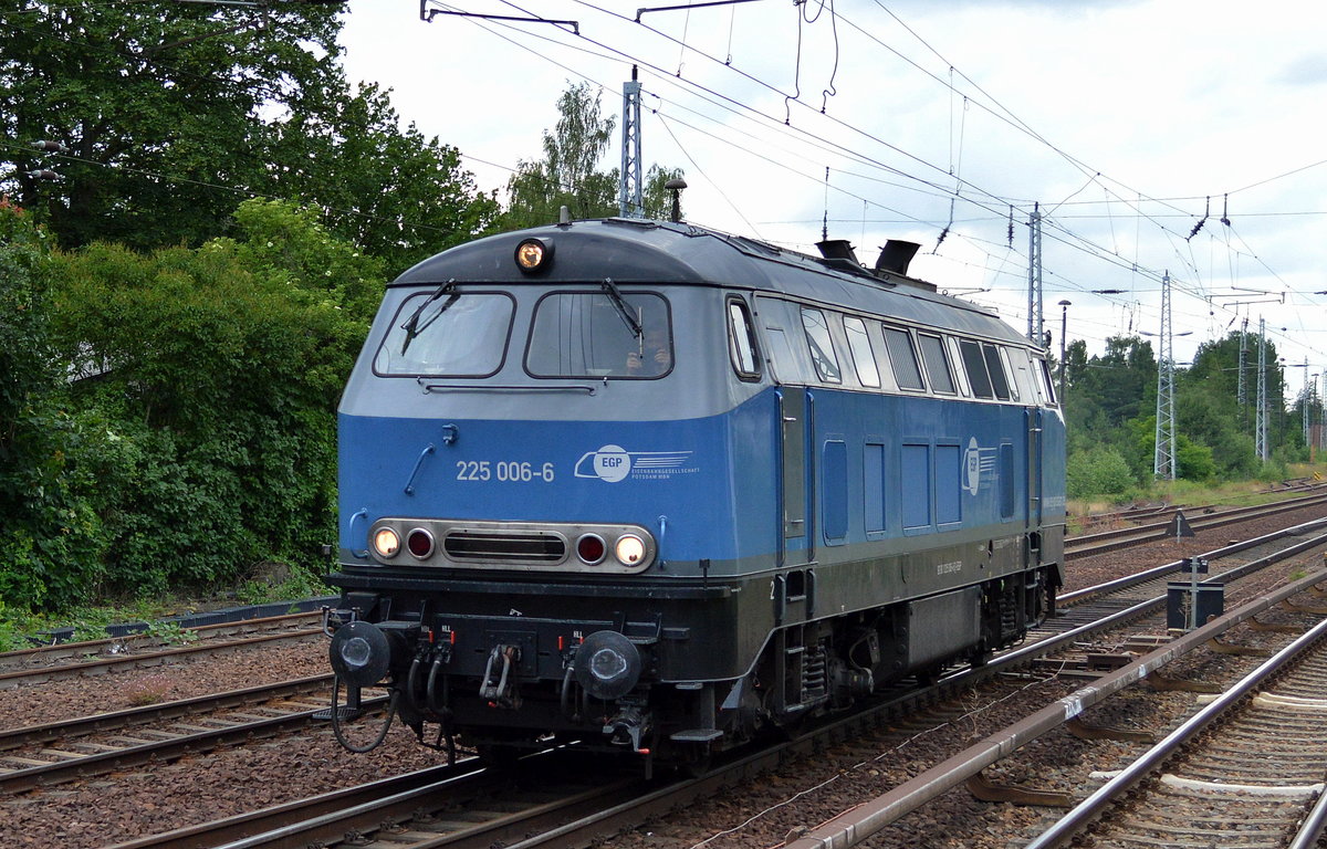 Überraschung am Sonntag, die EGP 225 006-6 am 19.06.16 Berlin-Hirschgarten Richtung Osten stadtauswärts.